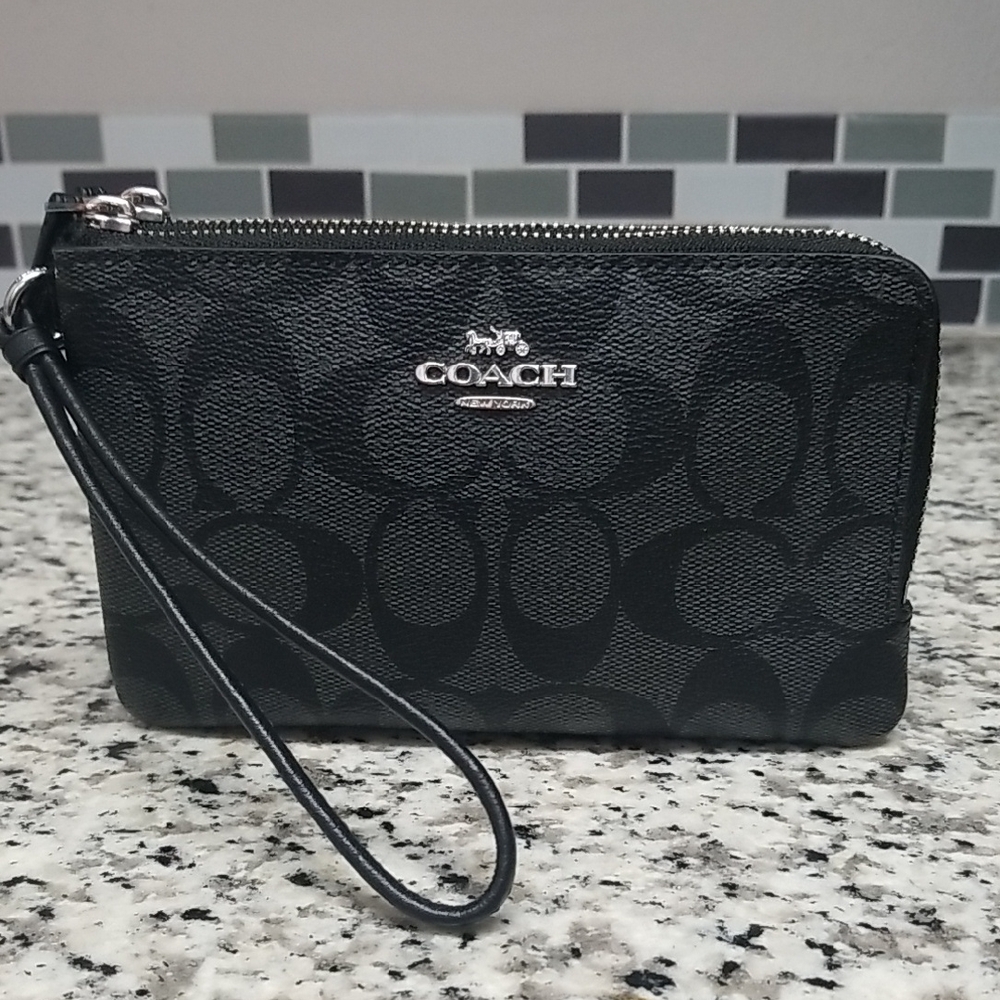 COACH DOUBLE ZIP WRISTLET